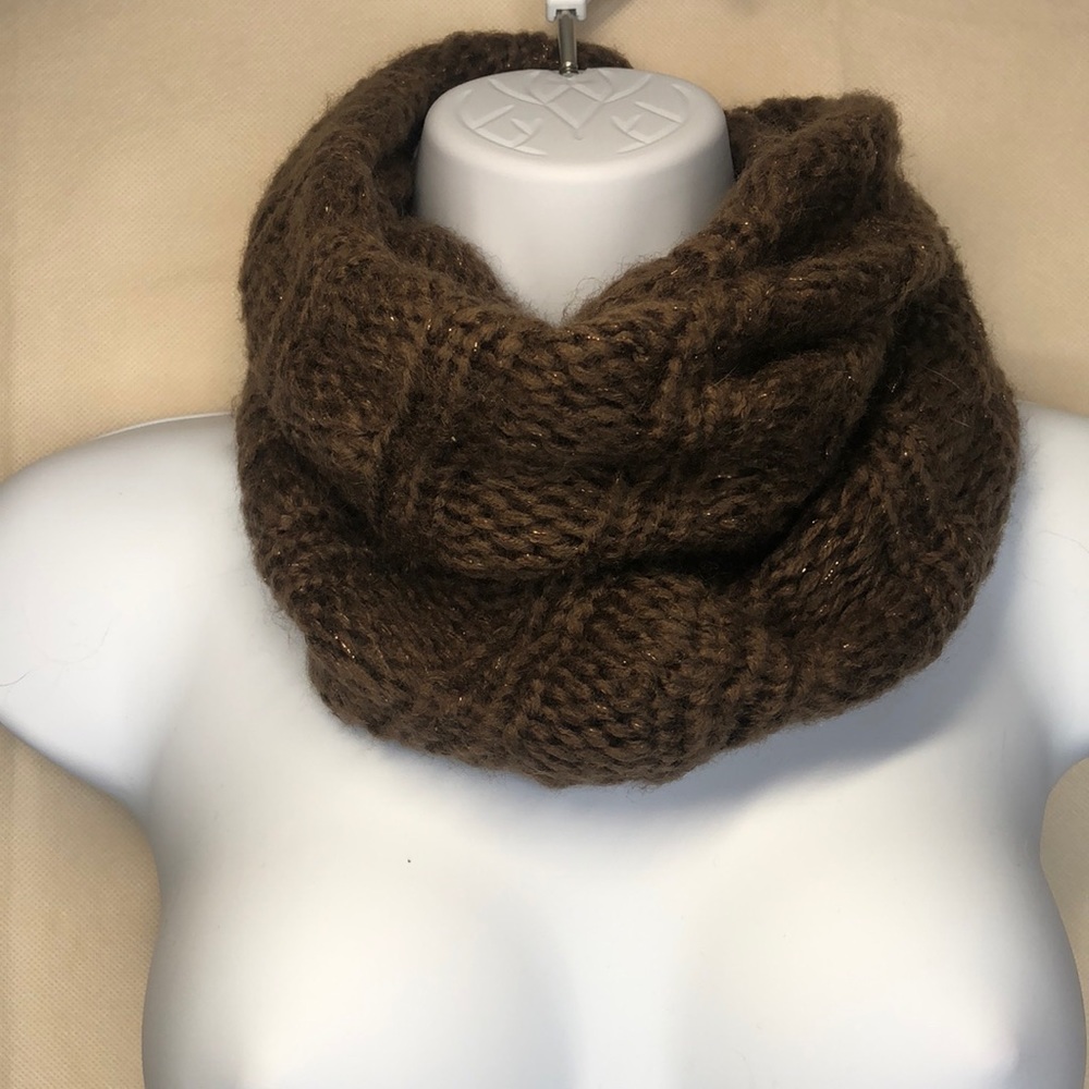 Women’s Knitted Tube Scarf